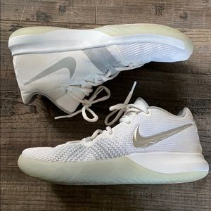 Nike Kyrie 2 Basketball Shoes